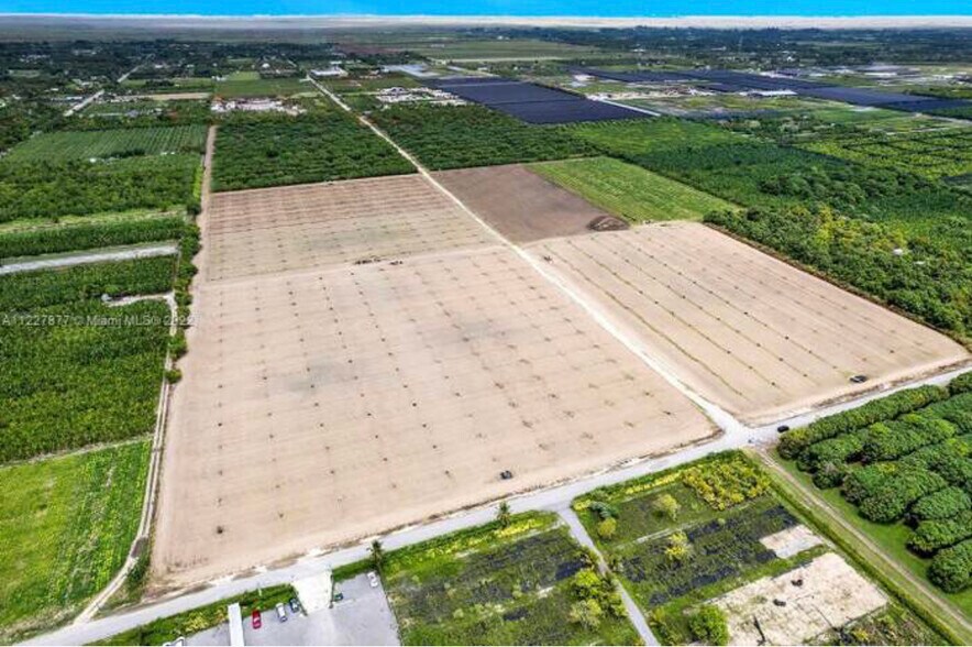 18000 SW 187th Ave, Miami, FL à vendre - Photo du bâtiment - Image 2 de 4