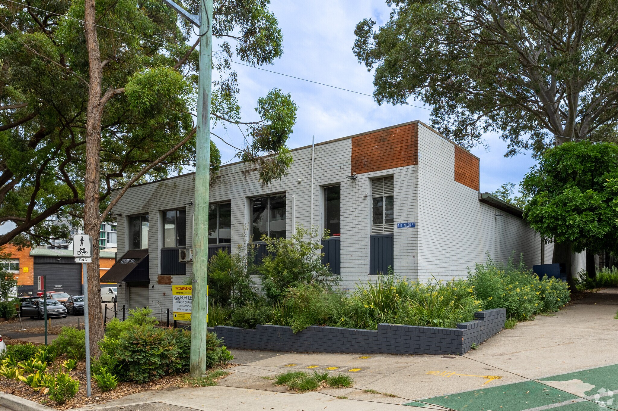 7-11 Allen St, Waterloo for lease Primary Photo- Image 1 of 6