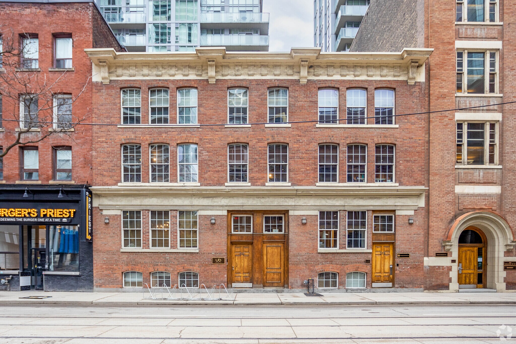208-210 Adelaide St W, Toronto, ON à vendre Photo principale- Image 1 de 1