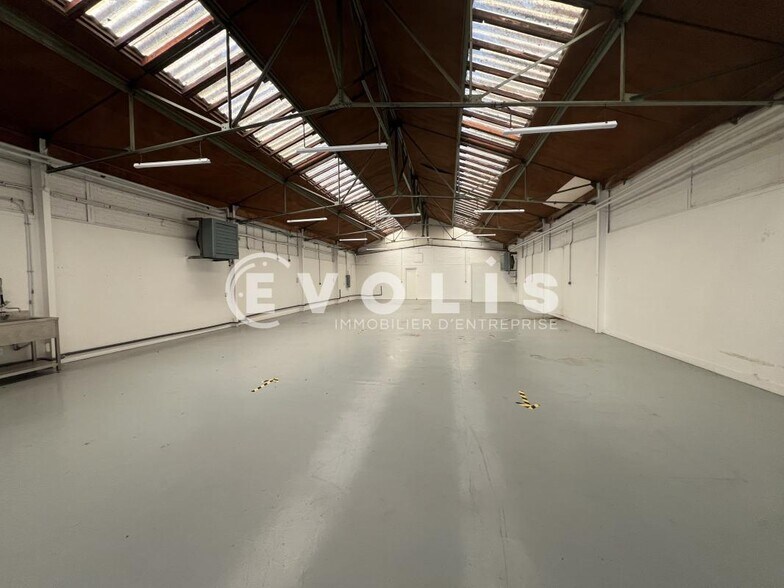 Flex in Villeneuve Saint Georges for lease - Interior Photo - Image 2 of 20