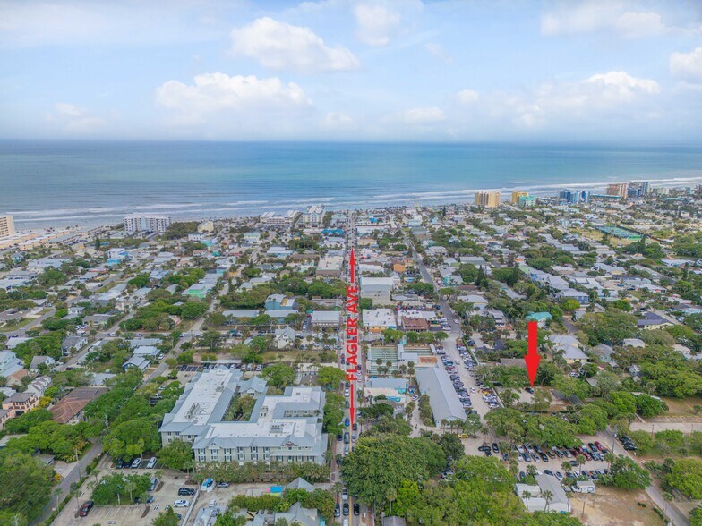 214 Columbus Ave, New Smyrna Beach, FL à vendre - Photo du bâtiment - Image 3 de 25