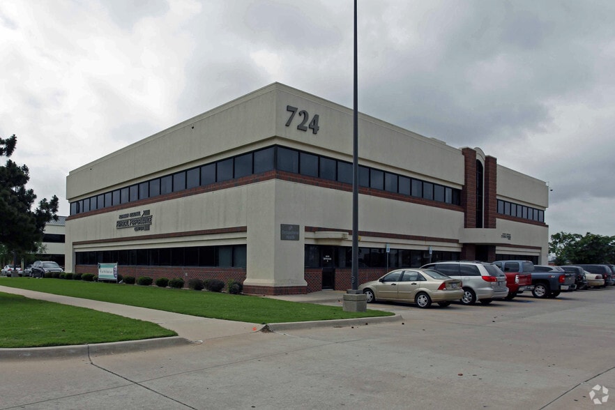 724 24th Ave NW, Norman, OK for sale - Building Photo - Image 3 of 11