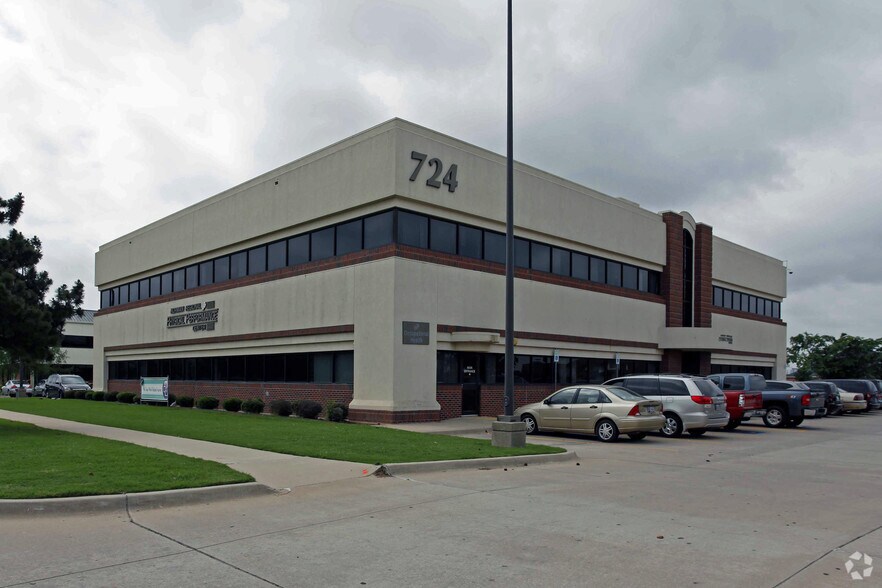 724 24th Ave NW, Norman, OK à vendre - Photo du bâtiment - Image 3 de 11