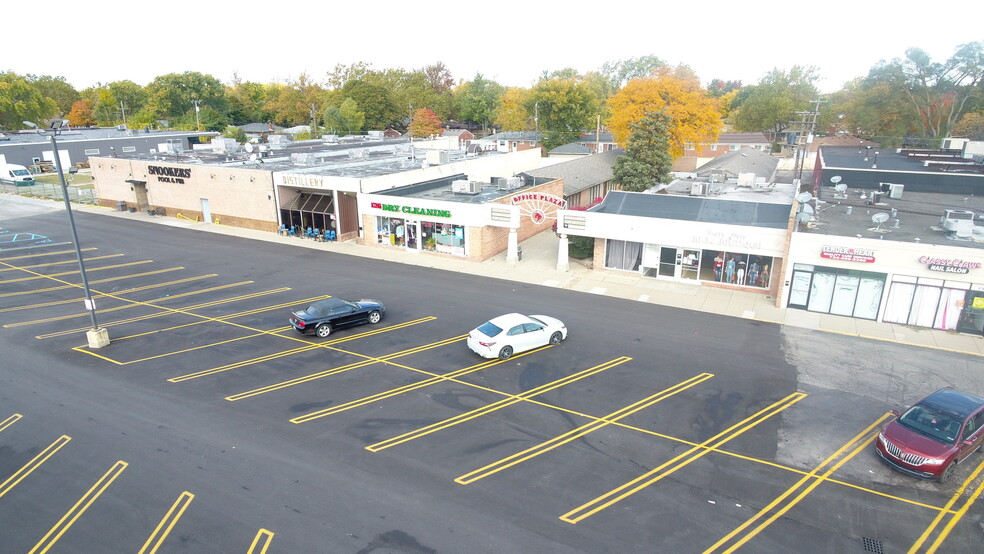 27500 Schoolcraft Rd, Livonia, MI for lease - Building Photo - Image 2 of 5