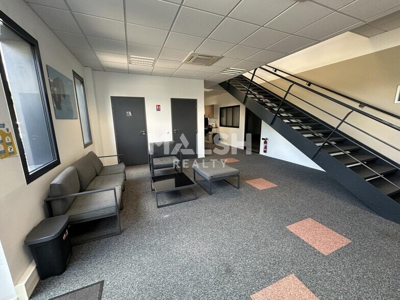 Office in Villefontaine for lease - Lobby - Image 2 of 6
