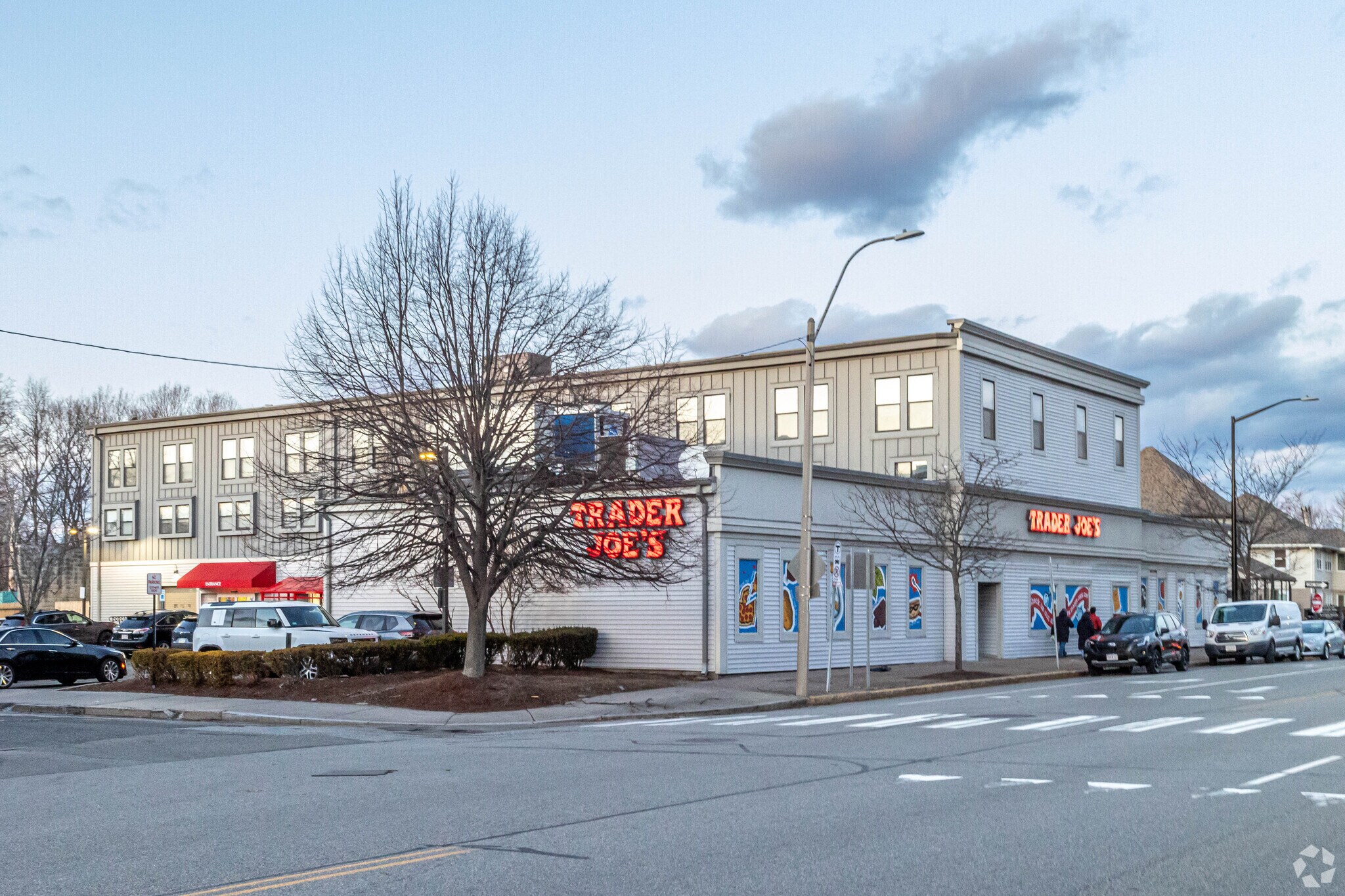 1121 Washington St, Newton, MA à louer Photo principale- Image 1 de 5