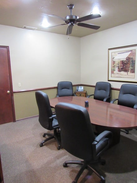 400 S Mustang Rd, Yukon, OK for sale - Interior Photo - Image 2 of 8