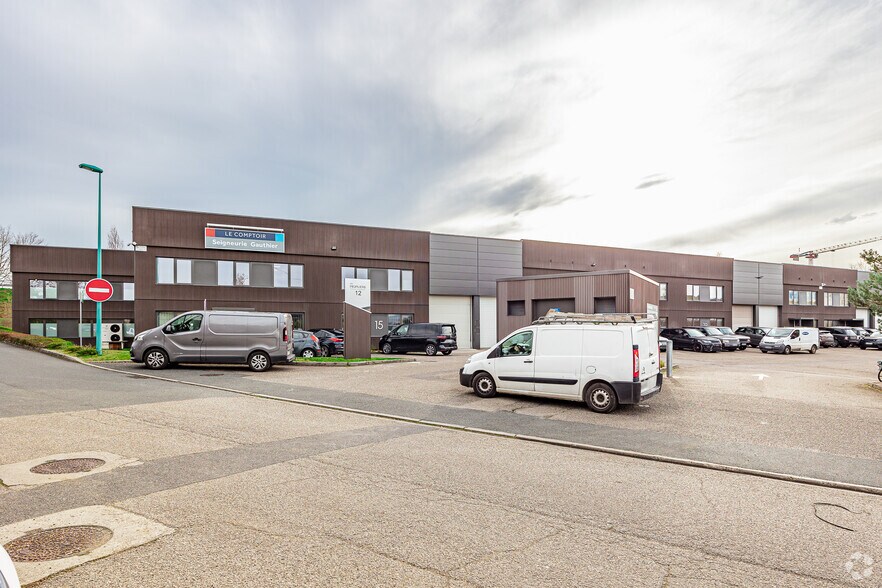 Flex dans Dardilly à louer - Photo du bâtiment - Image 2 de 2