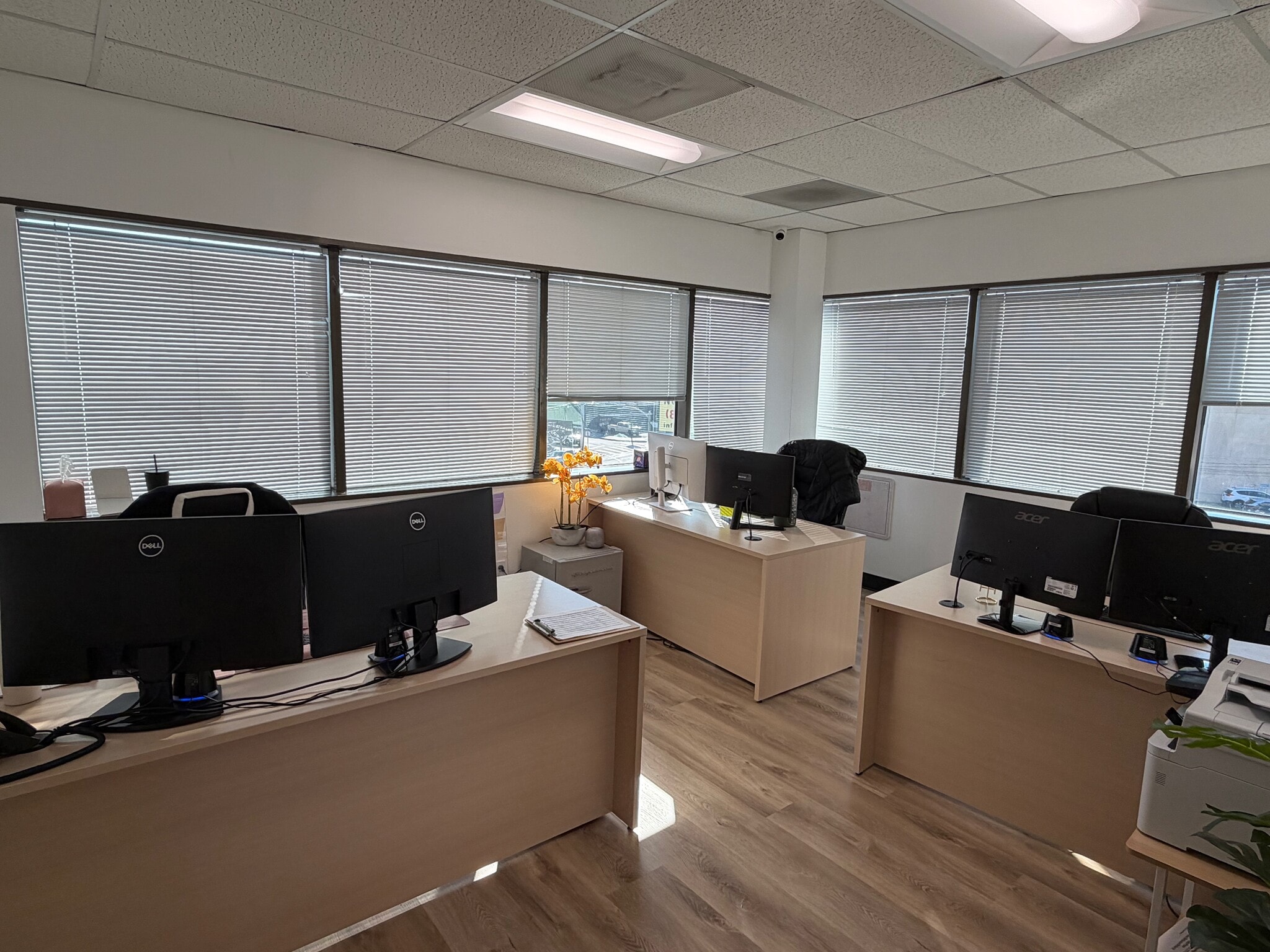 22801 Ventura Blvd, Woodland Hills, CA à louer Photo intérieure- Image 1 de 3