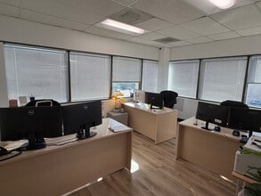 22801 Ventura Blvd, Woodland Hills, CA à louer Photo intérieure- Image 1 de 3