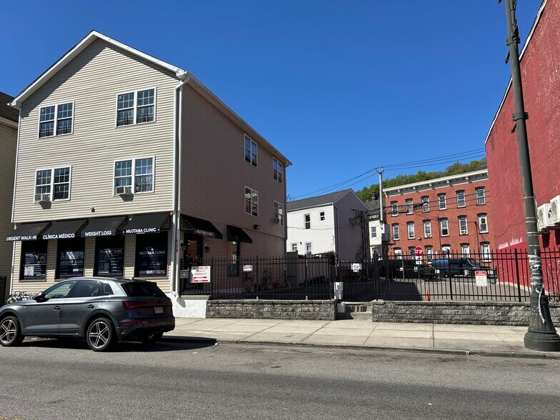 624-628 Main St, Paterson, NJ à louer - Photo du bâtiment - Image 2 de 6