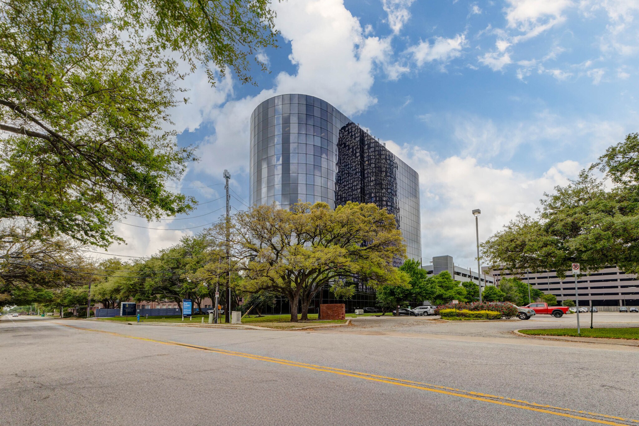 1800 Bering Dr, Houston, TX à louer Photo principale- Image 1 de 52
