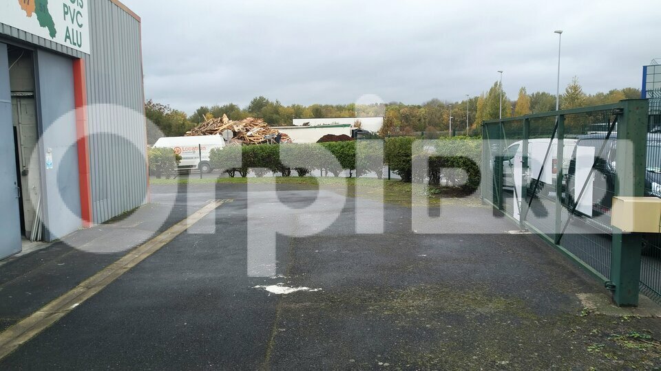 Flex in Cormontreuil for lease Building Photo- Image 1 of 7