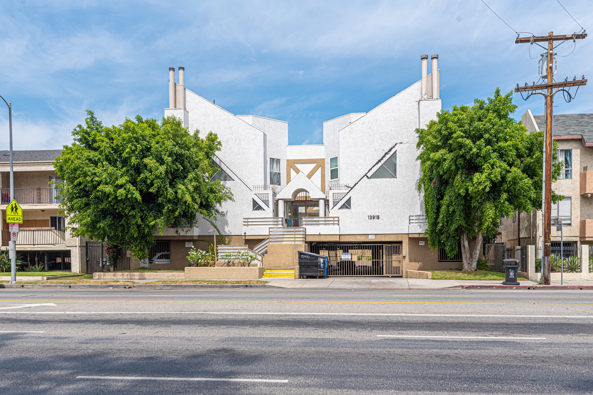 13915 Sherman Way, Van Nuys, CA à vendre Photo principale- Image 1 de 6