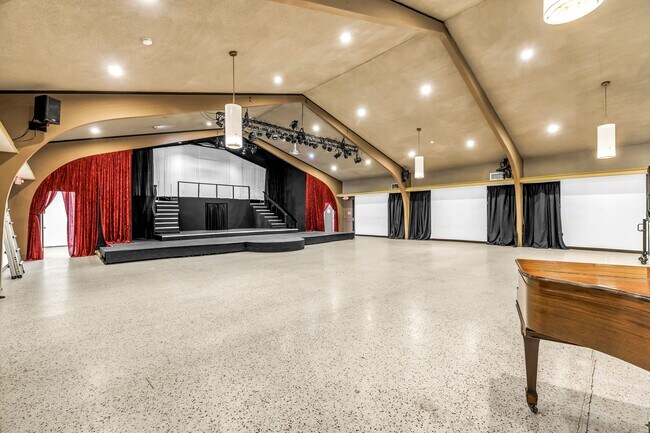 Plus de détails pour 2632 54th St S, Gulfport, FL - Bureau à louer