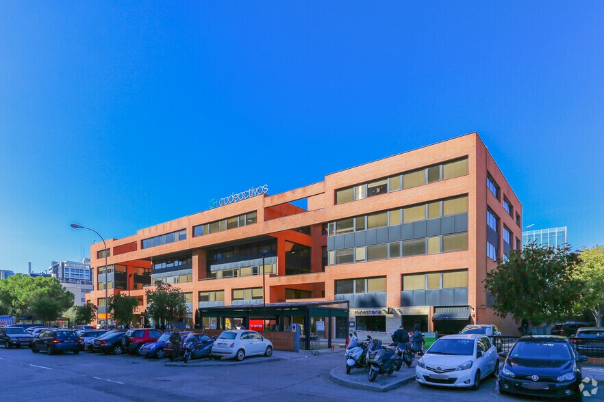 Calle Condesa de Venadito, 5-5 A, Madrid, Madrid à louer - Photo du bâtiment - Image 2 de 16