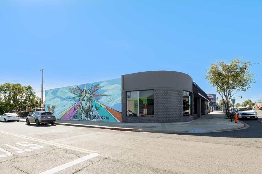 4000-4004 W Burbank Blvd, Burbank, CA for sale - Building Photo - Image 1 of 30