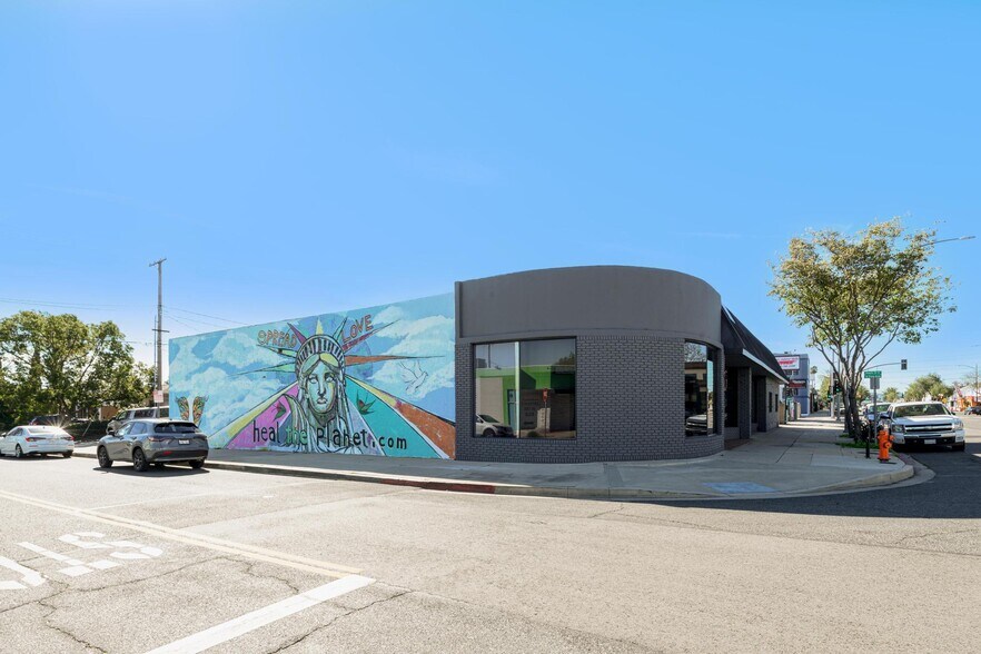 4000-4004 W Burbank Blvd, Burbank, CA à vendre - Photo du bâtiment - Image 1 de 30