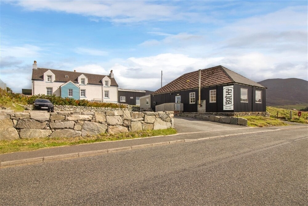 Ardview House, The Bothy Bar & Restaurant, Leverburgh à vendre Photo du bâtiment- Image 1 de 22