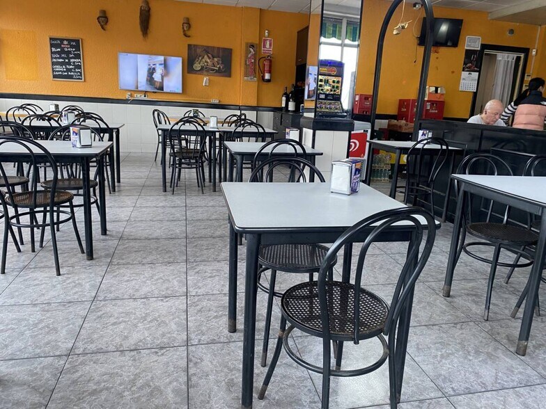Retail in L'Hospitalet de Llobregat, Barcelona for lease - Building Photo - Image 2 of 2
