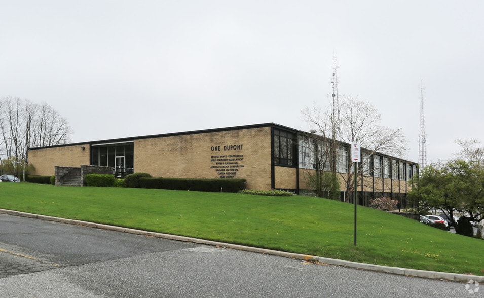 1 DuPont St, Plainview, NY for lease - Building Photo - Image 1 of 6