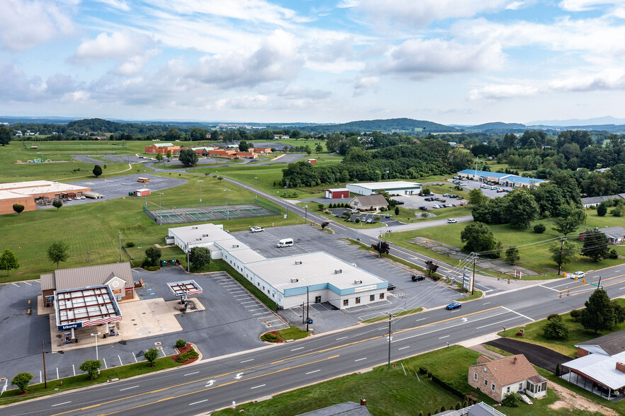 3304 Stuarts Draft Hwy, Stuarts Draft, VA à vendre - Photo du bâtiment - Image 1 de 1