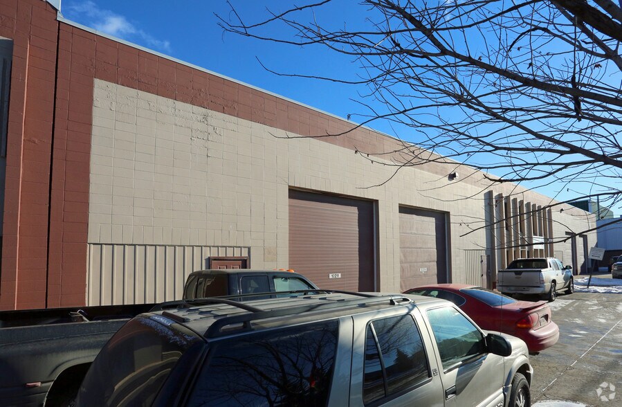 12207 154th St NW, Edmonton, AB à vendre - Photo du bâtiment - Image 3 de 13