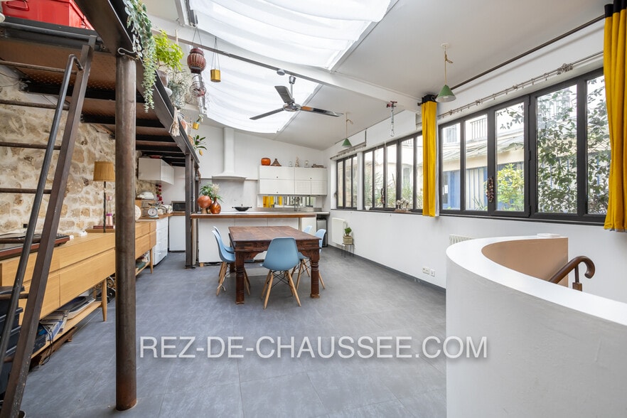 Multifamily in Paris for sale - Building Photo - Image 2 of 12