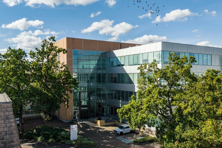 Wellcroft Rd, Slough for lease - Primary Photo - Image 2 of 2