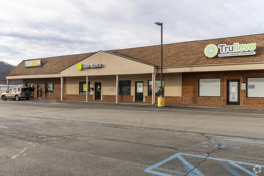 2-20 Perry Morris Sq, Milton, WV à louer - Photo principale - Image 1 de 3