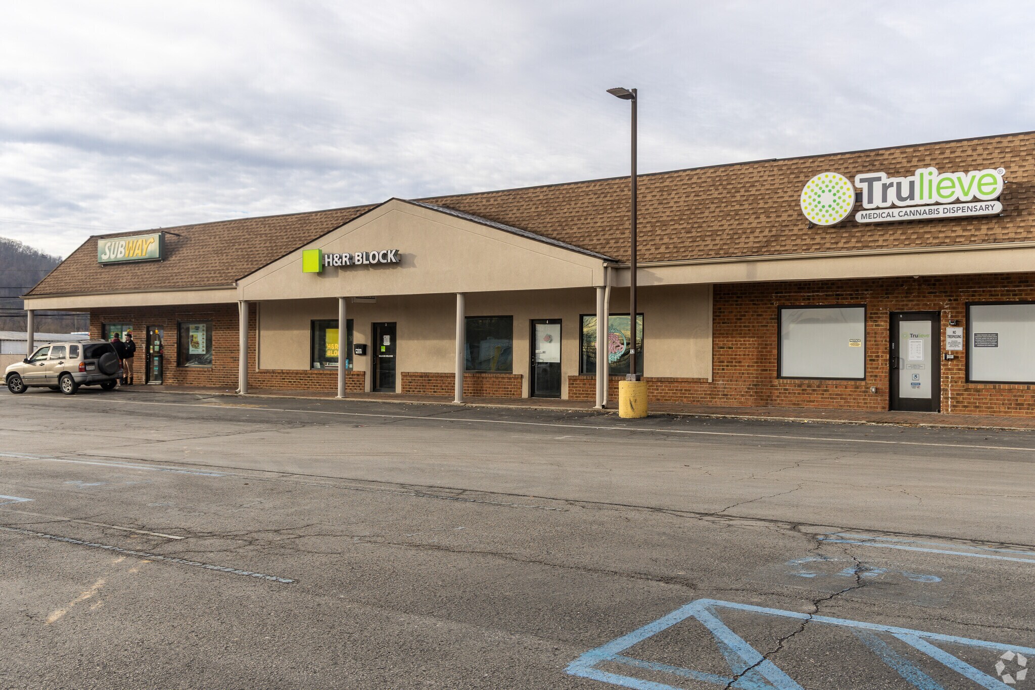 2-20 Perry Morris Sq, Milton, WV à louer Photo principale- Image 1 de 4