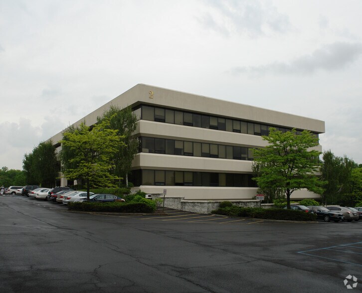 2 Crosfield Ave, West Nyack, NY à louer - Photo du bâtiment - Image 3 de 8