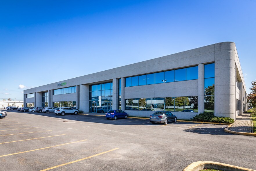 4800-4900 Rue Dobrin, Saint-Laurent, QC à louer - Photo du bâtiment - Image 2 de 9