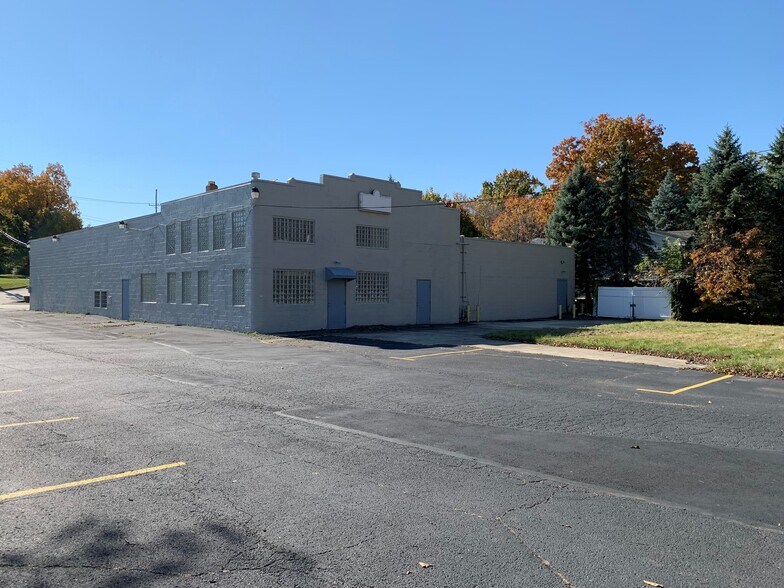 461 Graham Rd, Cuyahoga Falls, OH à vendre - Photo du bâtiment - Image 2 de 25