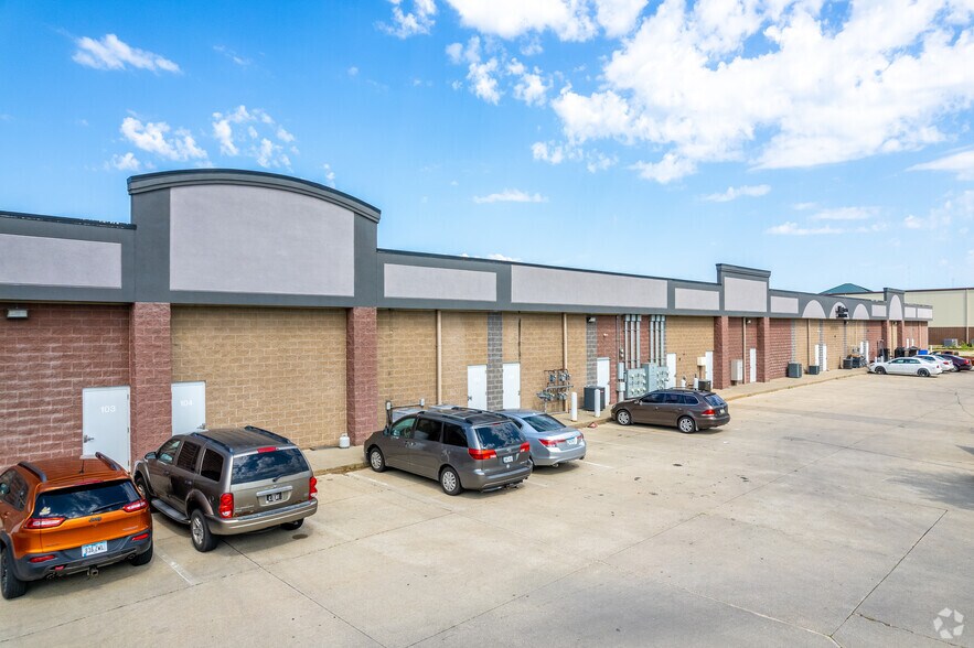 1975 N Ankeny Blvd, Ankeny, IA à louer - Photo du bâtiment - Image 2 de 9