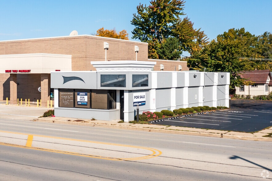 24 E Saint Charles Rd, Villa Park, IL for lease - Primary Photo - Image 1 of 11