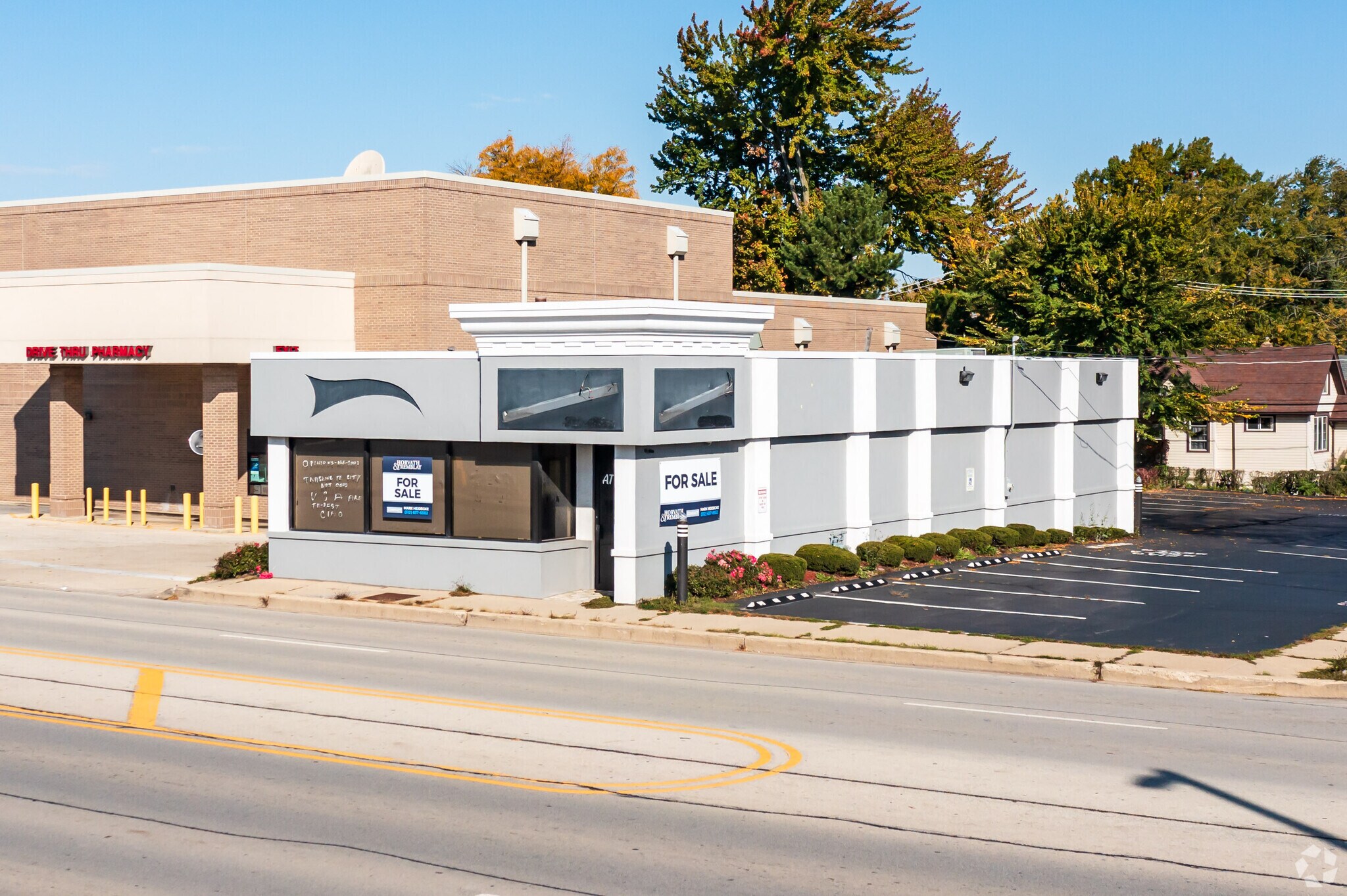 24 E Saint Charles Rd, Villa Park, IL à louer Photo principale- Image 1 de 12