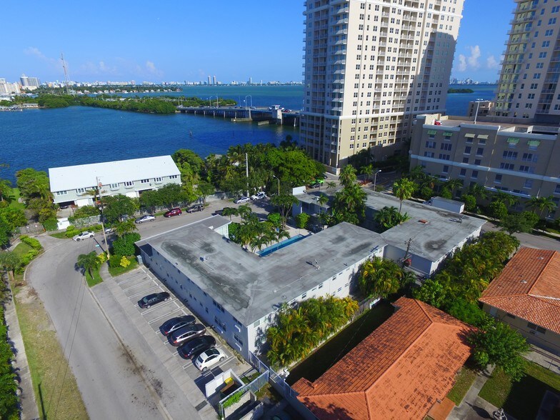 8000 NE Bayshore Ct, Miami, FL à vendre - Photo principale - Image 1 de 14