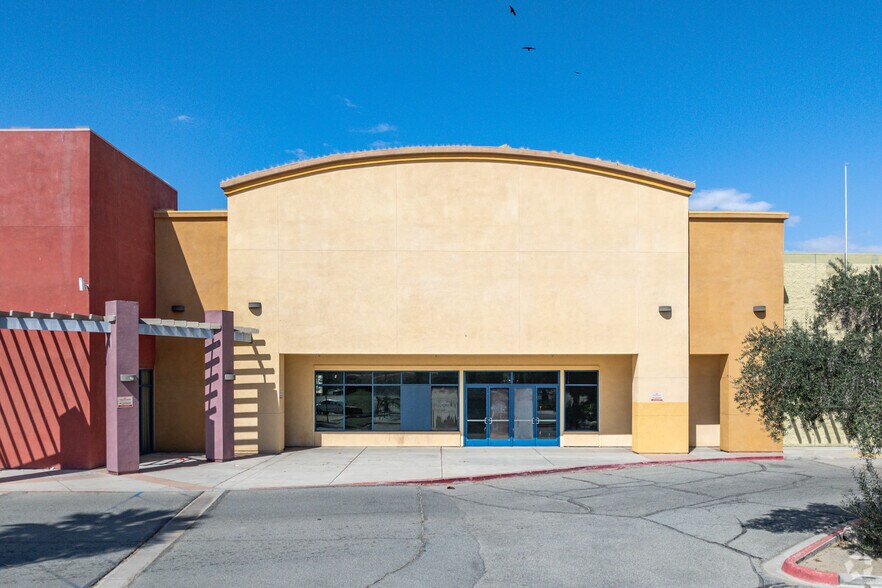 31033 Date Palm Dr, Cathedral City, CA à vendre - Photo du bâtiment - Image 3 de 10