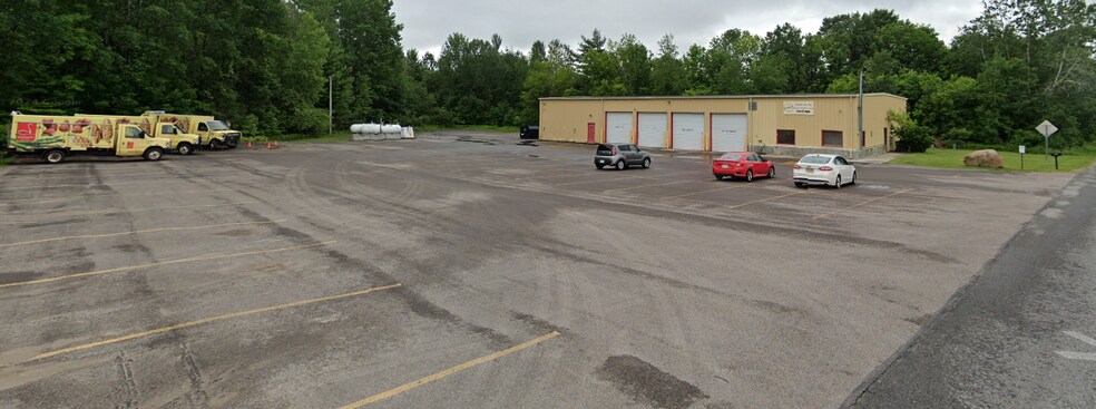 274 Junction Rd, Malone, NY à vendre - Photo du bâtiment - Image 2 de 3