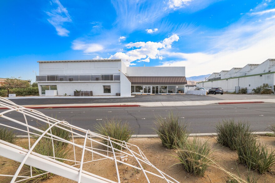 4775-4779 E Ramon Rd, Palm Springs, CA à vendre - Photo du bâtiment - Image 3 de 76