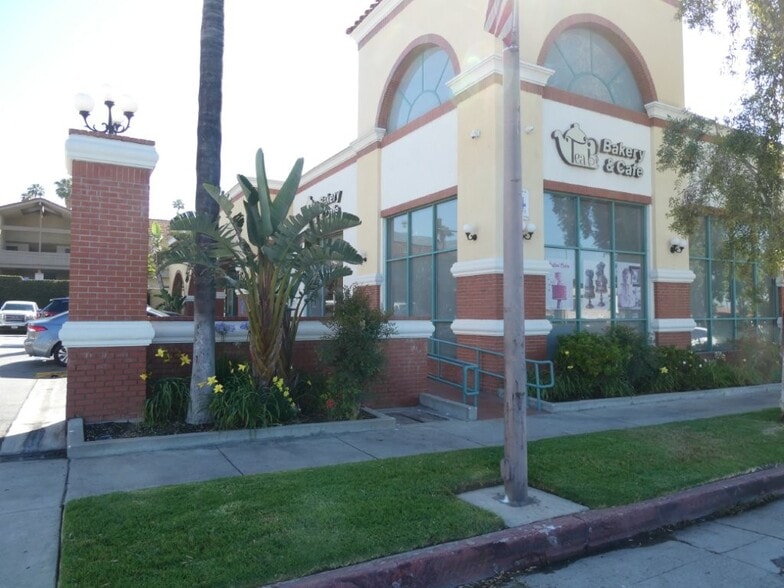 1427 W Glenoaks Blvd, Glendale, CA for lease - Building Photo - Image 2 of 17