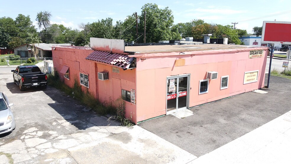 607 Historic Old Hwy 90, San Antonio, TX à louer - Photo du bâtiment - Image 1 de 6