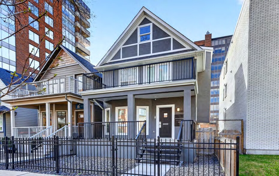 1019 13th Ave SW, Calgary, AB à vendre - Photo du bâtiment - Image 3 de 23