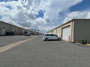 601 E Cedar Ave, McAllen, TX à louer Photo intérieure- Image 2 de 7
