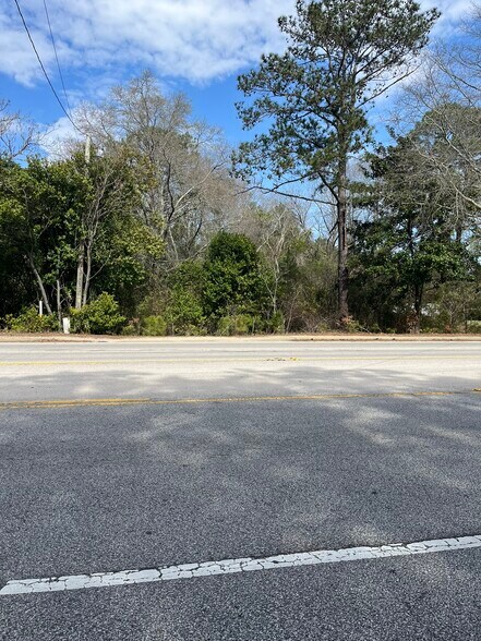 1947 McCrays Mill Rd, Sumter, SC à vendre - Photo du bâtiment - Image 2 de 3