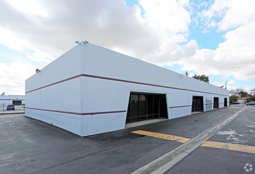 2201 S Standard Ave, Santa Ana, CA à louer - Photo du bâtiment - Image 3 de 6