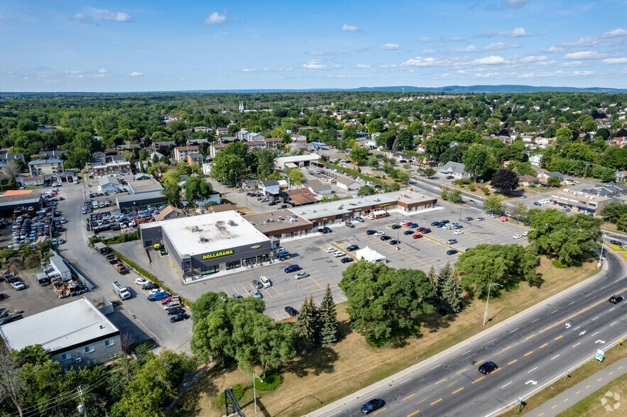 100-136 Boul Jacques-Bizard, Montréal, QC à louer - Aérien - Image 2 de 5