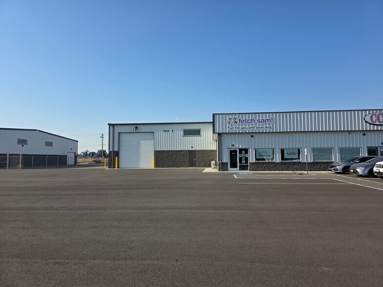 2060 N Commercial Ave, Pasco, WA à louer - Photo du bâtiment - Image 2 de 7