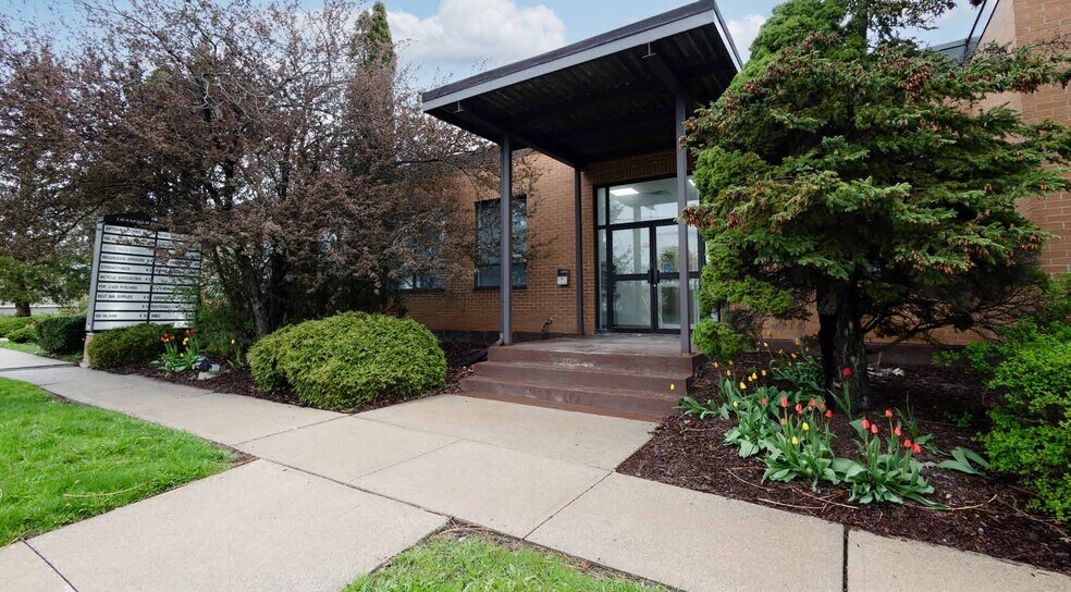 45 Cranfield Rd, Toronto, ON for lease - Building Photo - Image 3 of 6